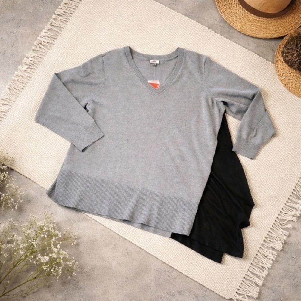 Avenue Sweater Women's Size 18/20 Long Sleeve Gray Angled Side V-Neck NWT $55